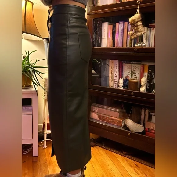 Aritzia leather skirt 🩶 - Picture 3 of 5
